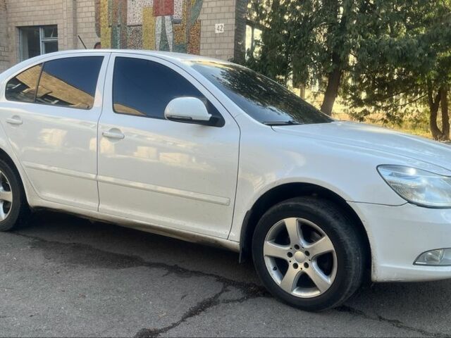 Белый Шкода Октавия, объемом двигателя 1.6 л и пробегом 186 тыс. км за 7700 $, фото 1 на Automoto.ua