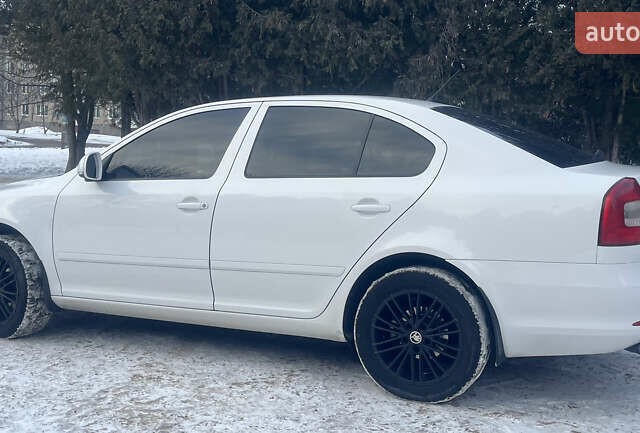 Белый Шкода Октавия, объемом двигателя 1.6 л и пробегом 187 тыс. км за 7700 $, фото 1 на Automoto.ua