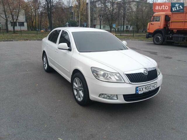 Білий Шкода Октавія, об'ємом двигуна 1.8 л та пробігом 225 тис. км за 7800 $, фото 1 на Automoto.ua