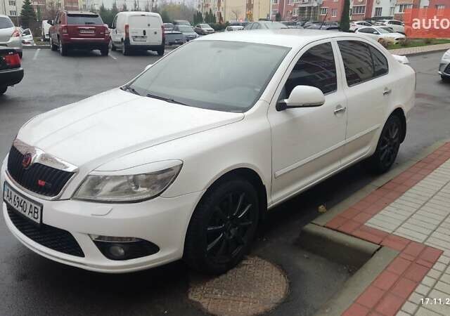 Белый Шкода Октавия, объемом двигателя 1.8 л и пробегом 225 тыс. км за 8700 $, фото 1 на Automoto.ua