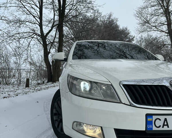 Белый Шкода Октавия, объемом двигателя 1.6 л и пробегом 344 тыс. км за 6950 $, фото 1 на Automoto.ua