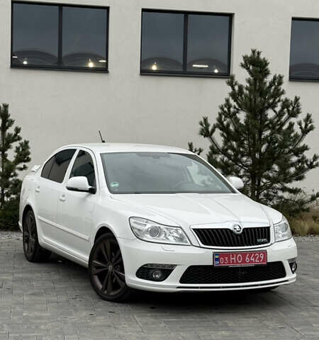 Белый Шкода Октавия, объемом двигателя 1.97 л и пробегом 239 тыс. км за 11999 $, фото 1 на Automoto.ua