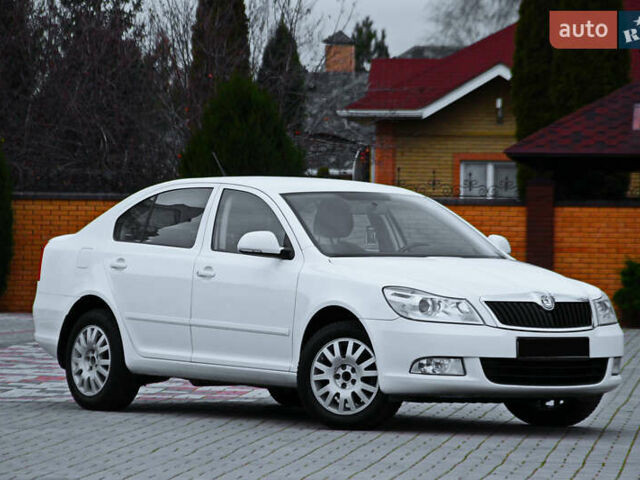Белый Шкода Октавия, объемом двигателя 1.9 л и пробегом 145 тыс. км за 9700 $, фото 1 на Automoto.ua