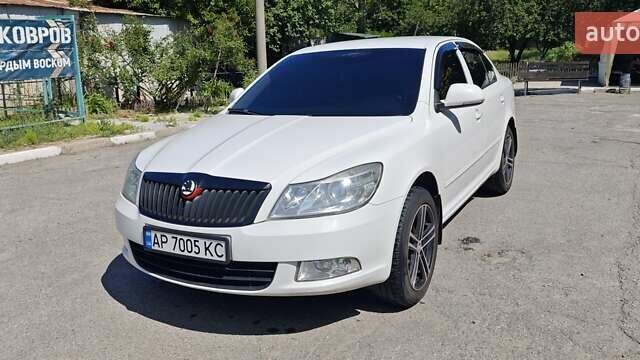Шкода Октавия 2012 в Запорожье на Automoto.ua Белый Шкода Октавия, объемом двигателя 1.8 л и пробегом 240 тыс. км за 10800 $, фото 1 на Automoto.ua