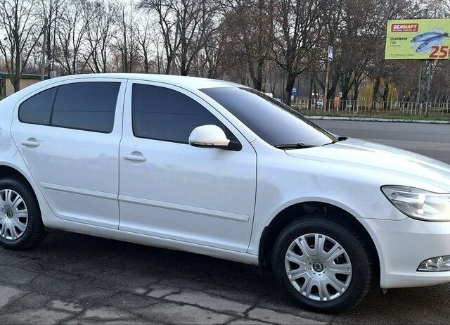 Белый Шкода Октавия, объемом двигателя 1.8 л и пробегом 83 тыс. км за 8800 $, фото 1 на Automoto.ua