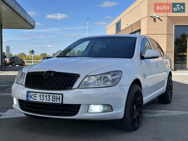Білий Шкода Октавія, об'ємом двигуна 1.8 л та пробігом 199 тис. км за 7999 $, фото 1 на Automoto.ua