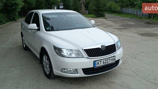 Белый Шкода Октавия, объемом двигателя 1.6 л и пробегом 326 тыс. км за 7500 $, фото 1 на Automoto.ua