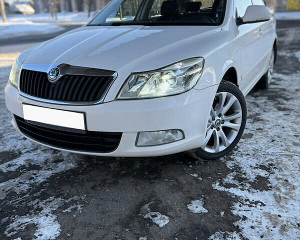 Білий Шкода Октавія, об'ємом двигуна 1.8 л та пробігом 178 тис. км за 7550 $, фото 1 на Automoto.ua