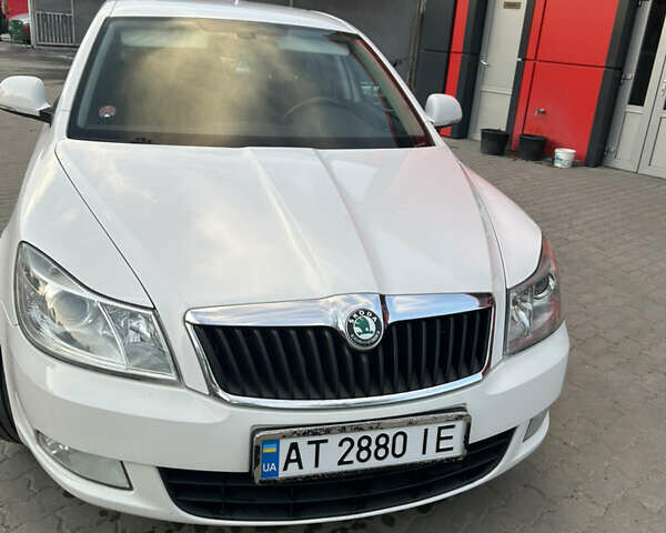 Білий Шкода Октавія, об'ємом двигуна 1.97 л та пробігом 236 тис. км за 8800 $, фото 1 на Automoto.ua
