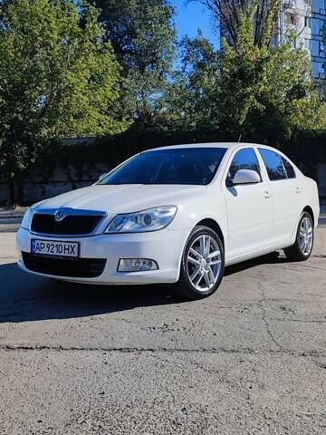 Белый Шкода Октавия, объемом двигателя 1.6 л и пробегом 290 тыс. км за 8500 $, фото 1 на Automoto.ua