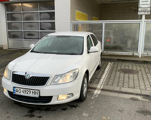 Білий Шкода Октавія, об'ємом двигуна 1.6 л та пробігом 294 тис. км за 7100 $, фото 1 на Automoto.ua