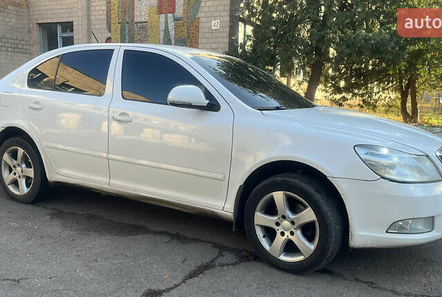 Белый Шкода Октавия, объемом двигателя 1.6 л и пробегом 186 тыс. км за 7700 $, фото 1 на Automoto.ua