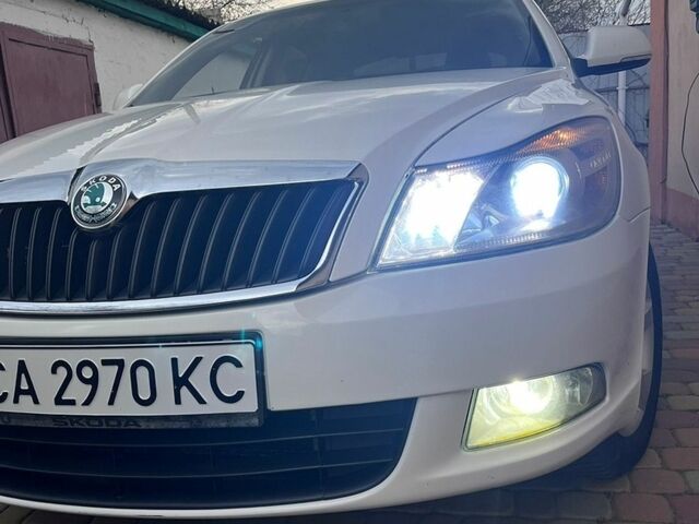 Білий Шкода Октавія, об'ємом двигуна 1.8 л та пробігом 215 тис. км за 7500 $, фото 1 на Automoto.ua