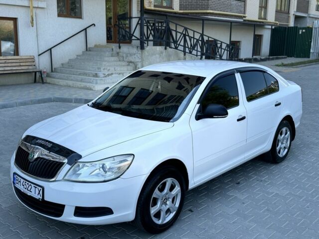 Білий Шкода Октавія, об'ємом двигуна 1.2 л та пробігом 144 тис. км за 7006 $, фото 1 на Automoto.ua