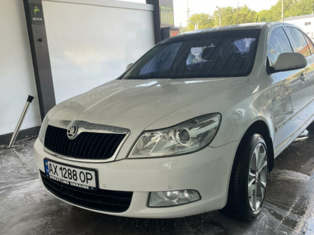 Білий Шкода Октавія, об'ємом двигуна 1.6 л та пробігом 170 тис. км за 7500 $, фото 1 на Automoto.ua