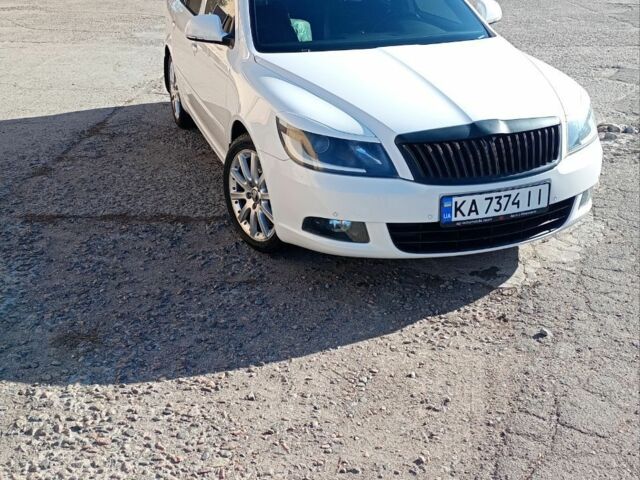 Білий Шкода Октавія, об'ємом двигуна 1.8 л та пробігом 164 тис. км за 9000 $, фото 1 на Automoto.ua