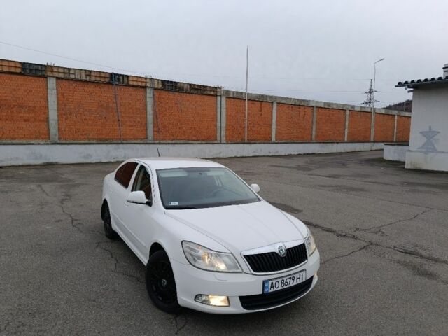 Белый Шкода Октавия, объемом двигателя 1.2 л и пробегом 305 тыс. км за 5900 $, фото 1 на Automoto.ua