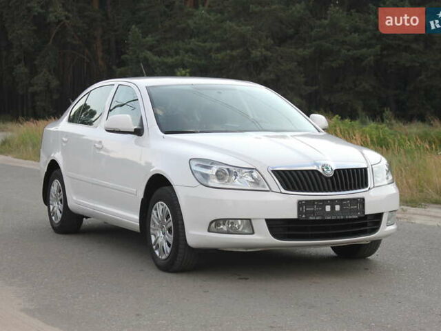 Белый Шкода Октавия, объемом двигателя 1.6 л и пробегом 170 тыс. км за 7450 $, фото 1 на Automoto.ua