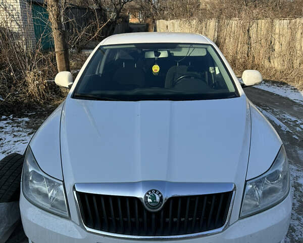 Білий Шкода Октавія, об'ємом двигуна 1.8 л та пробігом 165 тис. км за 10000 $, фото 1 на Automoto.ua