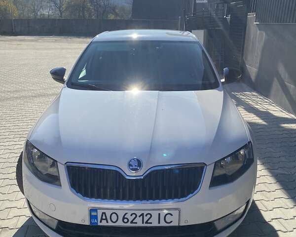 Білий Шкода Октавія, об'ємом двигуна 1.6 л та пробігом 221 тис. км за 11500 $, фото 1 на Automoto.ua