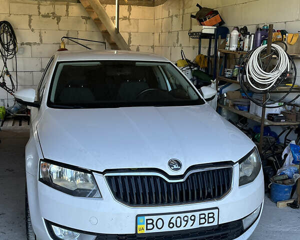 Белый Шкода Октавия, объемом двигателя 1.8 л и пробегом 173 тыс. км за 8000 $, фото 1 на Automoto.ua