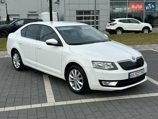 Белый Шкода Октавия, объемом двигателя 1.6 л и пробегом 227 тыс. км за 11800 $, фото 1 на Automoto.ua