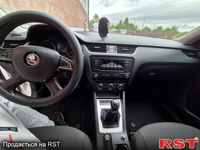 Білий Шкода Октавія, об'ємом двигуна 1.8 л та пробігом 204 тис. км за 9500 $, фото 1 на Automoto.ua