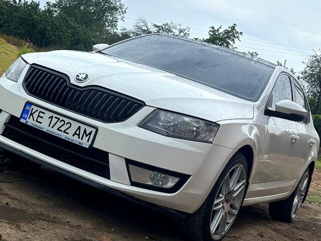 Білий Шкода Октавія, об'ємом двигуна 1.8 л та пробігом 255 тис. км за 11500 $, фото 1 на Automoto.ua