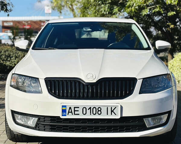 Білий Шкода Октавія, об'ємом двигуна 1.6 л та пробігом 283 тис. км за 12000 $, фото 1 на Automoto.ua