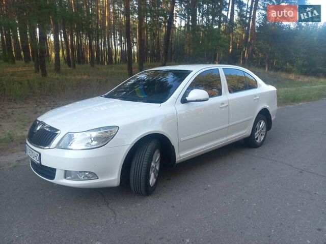 Белый Шкода Октавия, объемом двигателя 1.8 л и пробегом 150 тыс. км за 9000 $, фото 1 на Automoto.ua