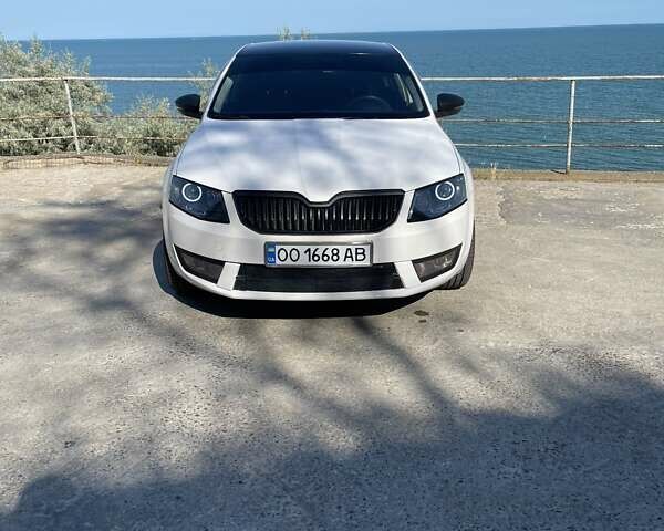 Белый Шкода Октавия, объемом двигателя 1.99 л и пробегом 136 тыс. км за 14000 $, фото 1 на Automoto.ua