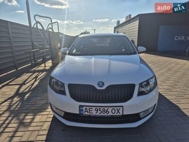 Белый Шкода Октавия, объемом двигателя 1.8 л и пробегом 162 тыс. км за 10000 $, фото 1 на Automoto.ua