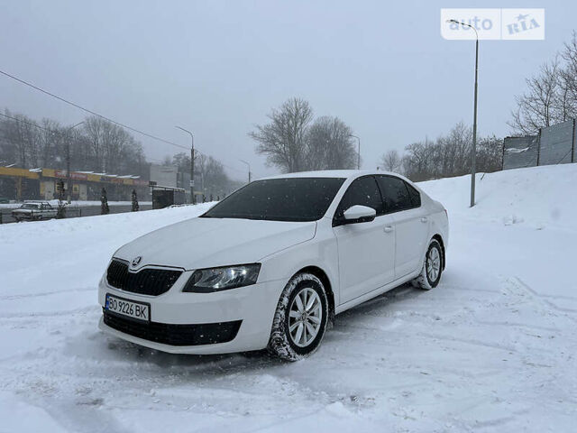 Білий Шкода Октавія, об'ємом двигуна 1.6 л та пробігом 202 тис. км за 11800 $, фото 1 на Automoto.ua