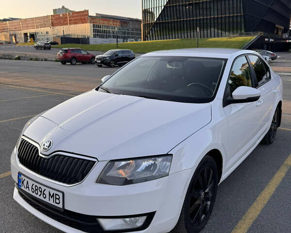 Шкода Октавия 2014 в Киеве на Automoto.ua Белый Шкода Октавия, объемом двигателя 1.8 л и пробегом 279 тыс. км за 9900 $, фото 1 на Automoto.ua