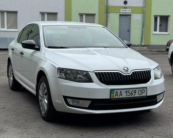 Белый Шкода Октавия, объемом двигателя 1.4 л и пробегом 287 тыс. км за 8299 $, фото 1 на Automoto.ua