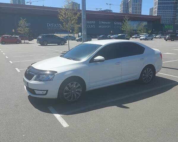 Білий Шкода Октавія, об'ємом двигуна 1.8 л та пробігом 120 тис. км за 12500 $, фото 1 на Automoto.ua