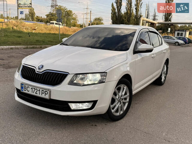 Белый Шкода Октавия, объемом двигателя 1.6 л и пробегом 280 тыс. км за 9500 $, фото 1 на Automoto.ua