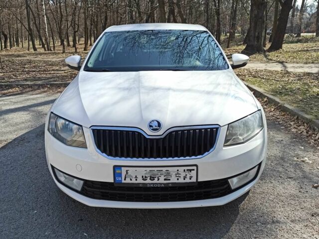 Белый Шкода Октавия, объемом двигателя 1.2 л и пробегом 220 тыс. км за 9000 $, фото 1 на Automoto.ua