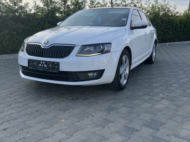 Белый Шкода Октавия, объемом двигателя 2 л и пробегом 244 тыс. км за 12500 $, фото 1 на Automoto.ua