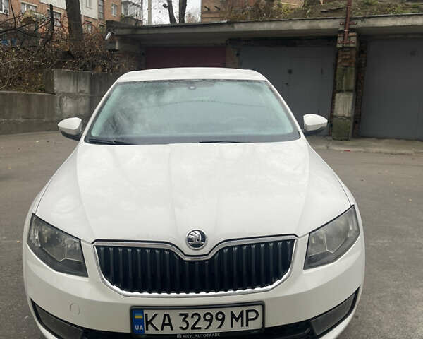 Белый Шкода Октавия, объемом двигателя 1.8 л и пробегом 168 тыс. км за 12800 $, фото 1 на Automoto.ua