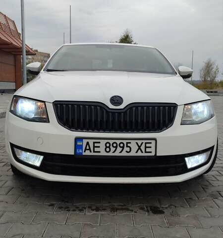 Белый Шкода Октавия, объемом двигателя 1.6 л и пробегом 300 тыс. км за 11200 $, фото 1 на Automoto.ua