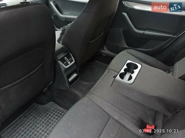 Белый Шкода Октавия, объемом двигателя 1.6 л и пробегом 211 тыс. км за 9800 $, фото 1 на Automoto.ua