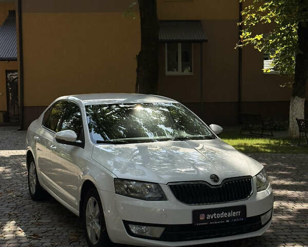 Белый Шкода Октавия, объемом двигателя 1.6 л и пробегом 296 тыс. км за 9800 $, фото 1 на Automoto.ua