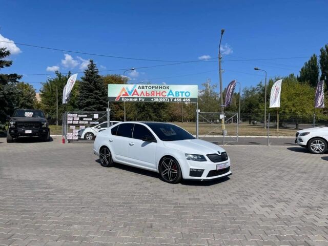 Белый Шкода Октавия, объемом двигателя 2 л и пробегом 221 тыс. км за 14999 $, фото 1 на Automoto.ua