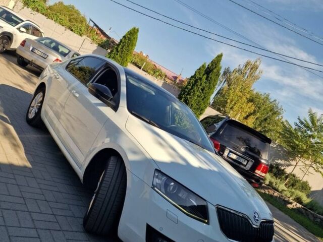 Белый Шкода Октавия, объемом двигателя 2 л и пробегом 285 тыс. км за 11900 $, фото 1 на Automoto.ua