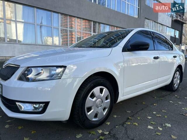 Білий Шкода Октавія, об'ємом двигуна 1.6 л та пробігом 120 тис. км за 12800 $, фото 1 на Automoto.ua