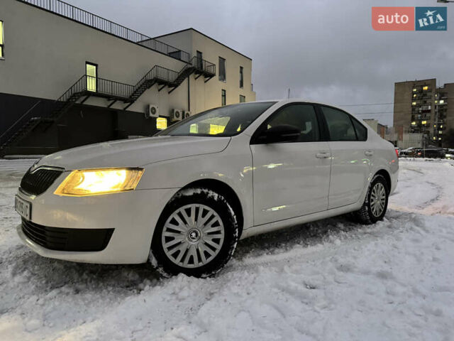 Білий Шкода Октавія, об'ємом двигуна 1.6 л та пробігом 173 тис. км за 10999 $, фото 1 на Automoto.ua