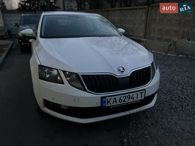 Білий Шкода Октавія, об'ємом двигуна 1.6 л та пробігом 193 тис. км за 13850 $, фото 1 на Automoto.ua