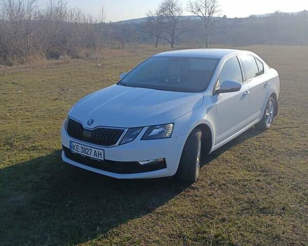 Белый Шкода Октавия, объемом двигателя 1.4 л и пробегом 172 тыс. км за 13800 $, фото 1 на Automoto.ua