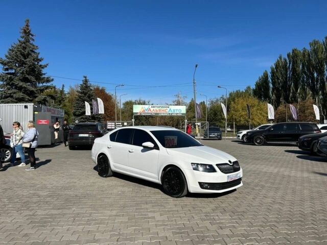 Белый Шкода Октавия, объемом двигателя 1.8 л и пробегом 127 тыс. км за 12999 $, фото 1 на Automoto.ua